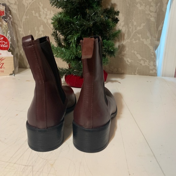 Burgundy boots slight square toe - Picture 5 of 6